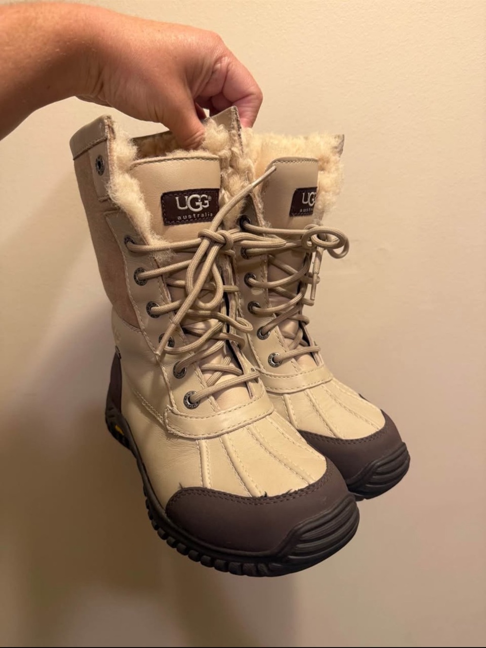 UGG Adirondack II Winter Boots Women’s 6